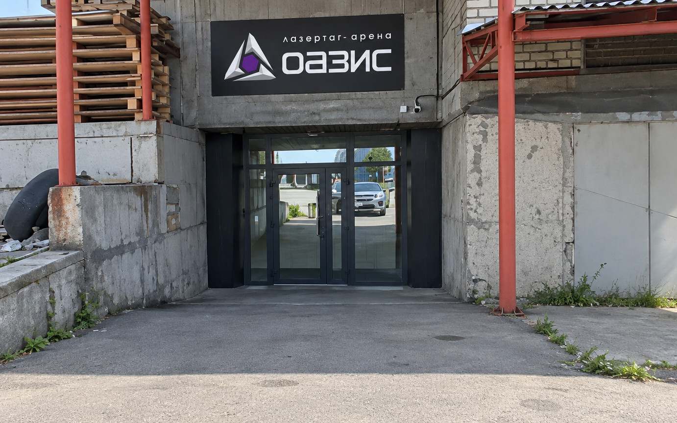 Вглубь стоянки — вход ОАЗИС